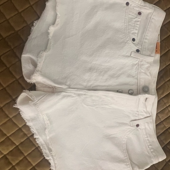 Levi 501 White Shorts - Picture 4 of 4